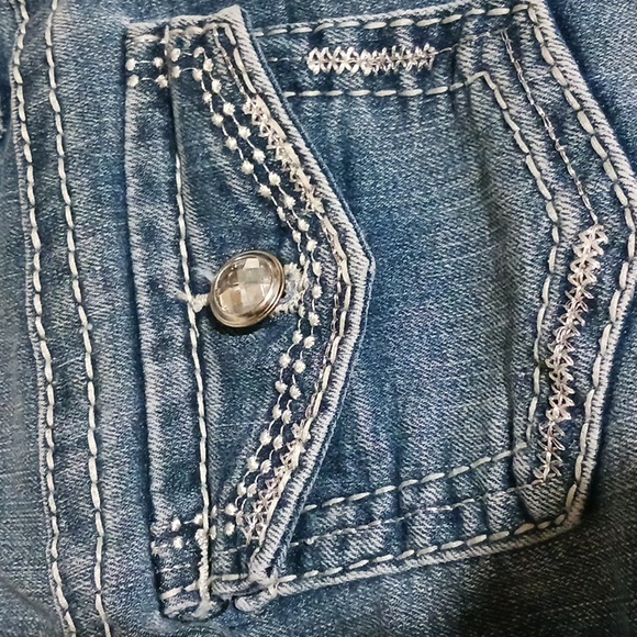 Xhilaration low rise blue jean Bermuda shorts with back pockets Sz 3 juniors - Picture 3 of 10